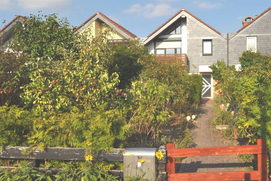 Eingangsbereich mit Vorgarten