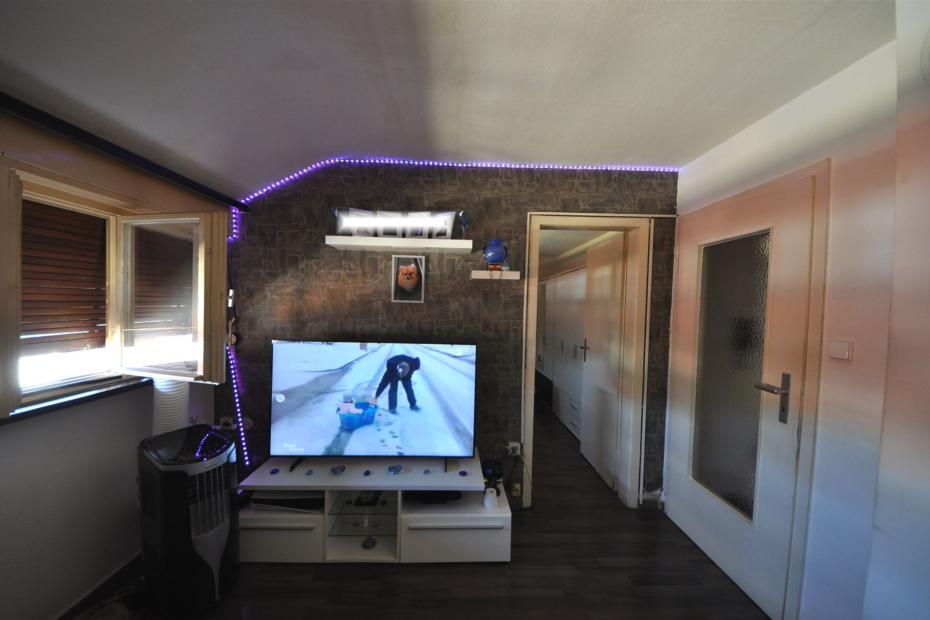 Wohnbereich einer kleinen DG-Wohnung